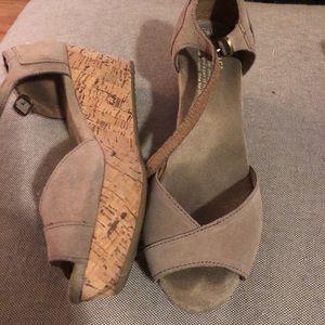 Toms Taupe Wedges